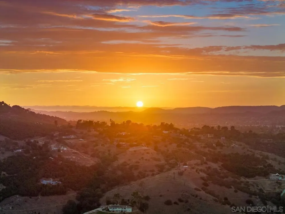 2201 Orange Grove Place Escondido, CA 92027