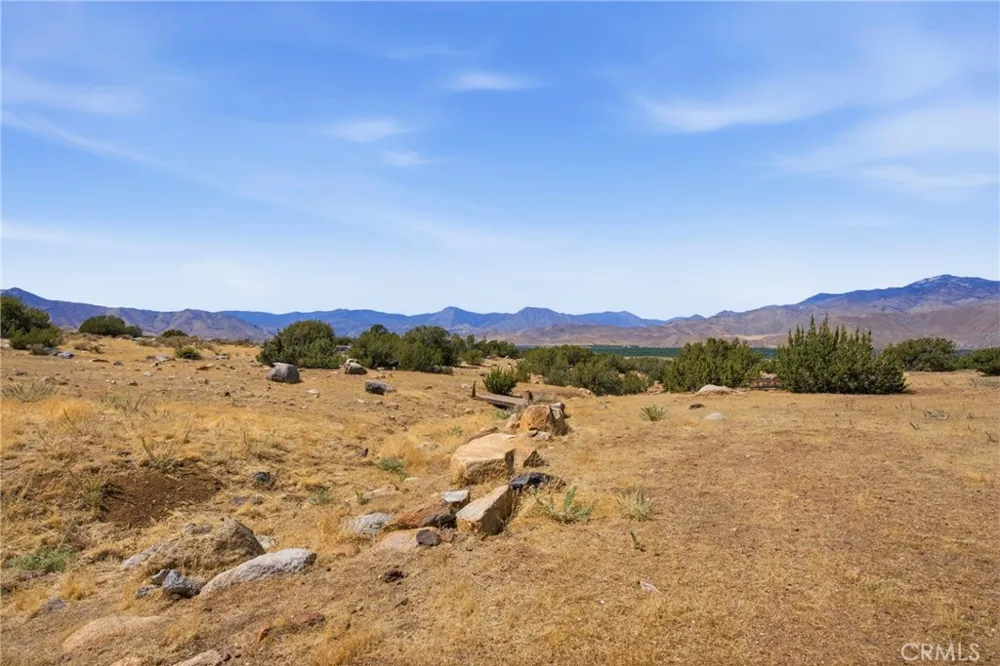 3743 Brooks Weldon, CA 93283