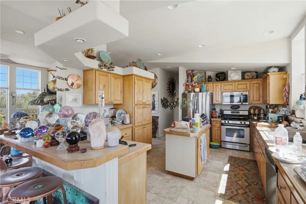 3743 Brooks Weldon, CA 93283