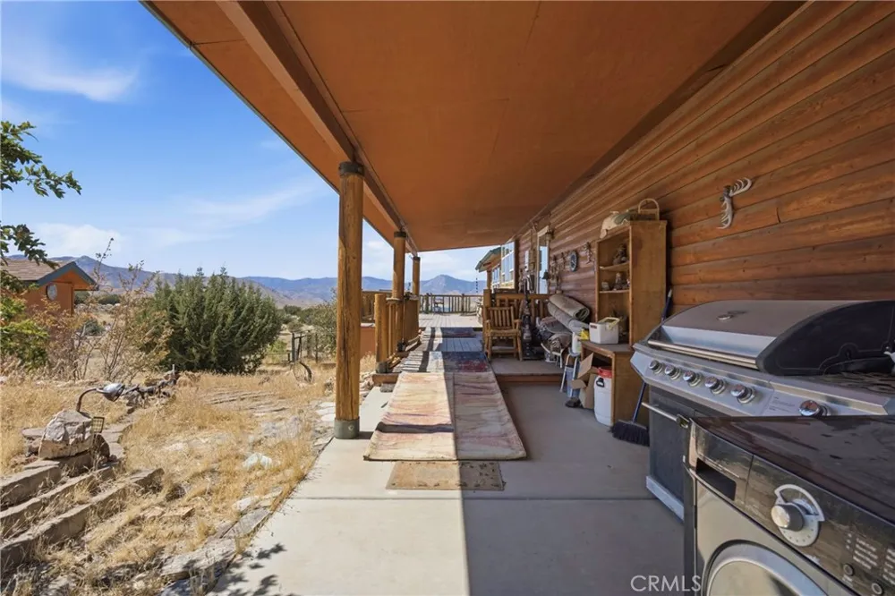 3743 Brooks Weldon, CA 93283