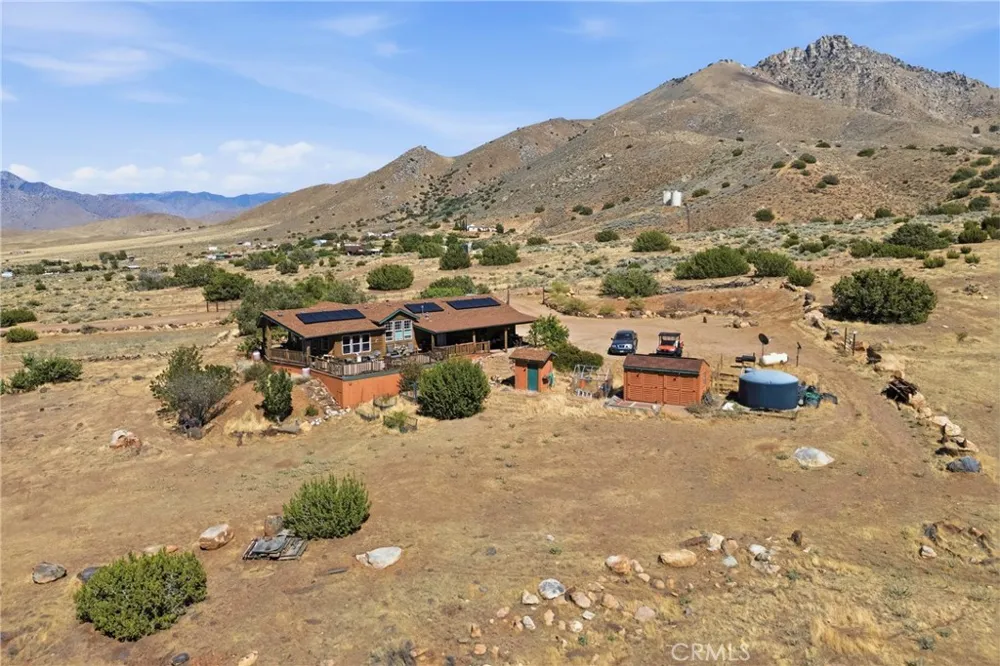 3743 Brooks Weldon, CA 93283