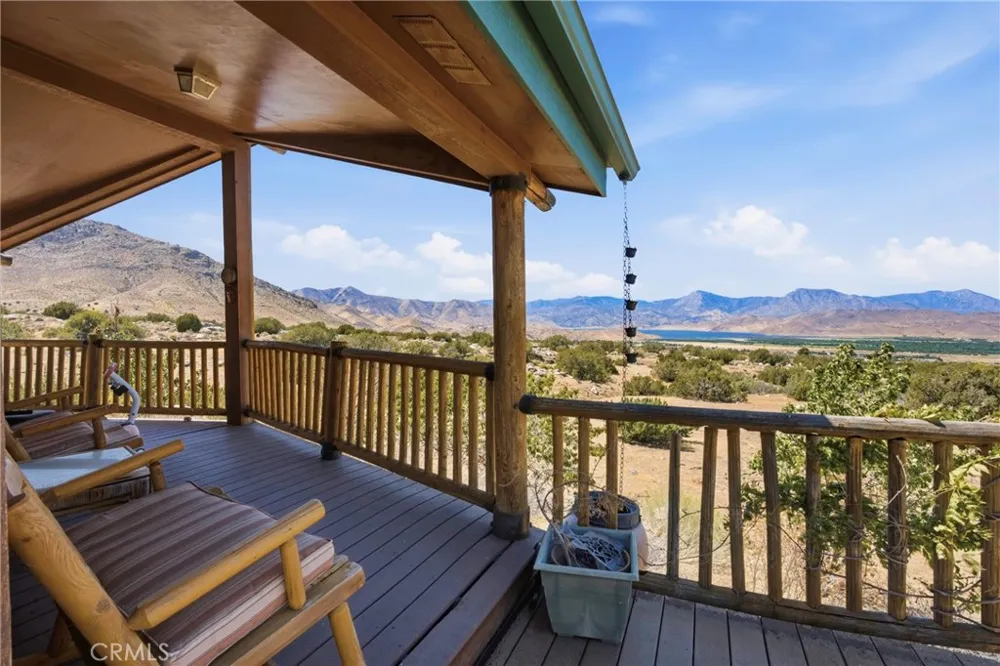 3743 Brooks Weldon, CA 93283