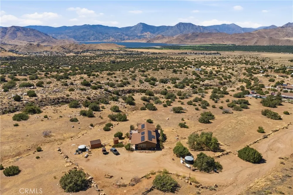 3743 Brooks Weldon, CA 93283