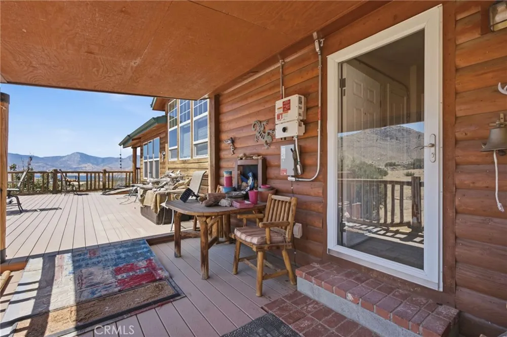 3743 Brooks Weldon, CA 93283