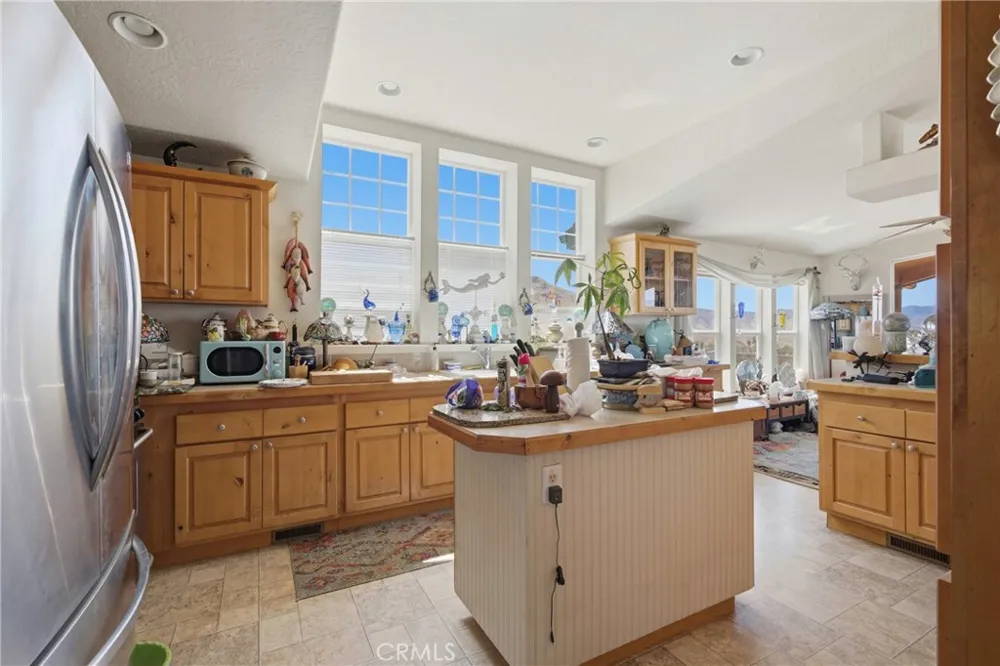 3743 Brooks Weldon, CA 93283