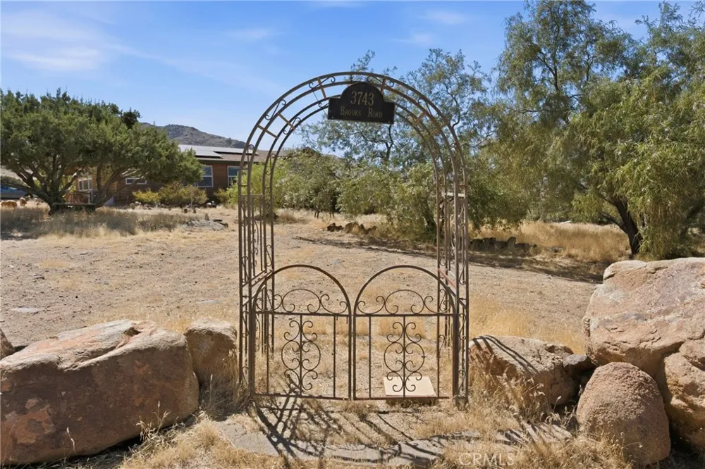 3743 Brooks Weldon, CA 93283