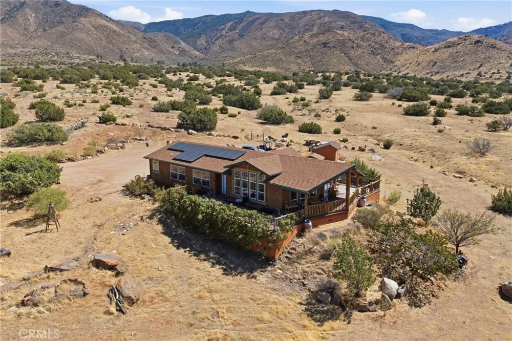 3743 Brooks Weldon, CA 93283