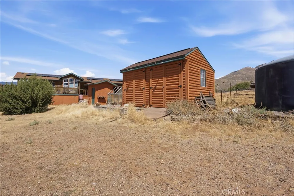 3743 Brooks Weldon, CA 93283