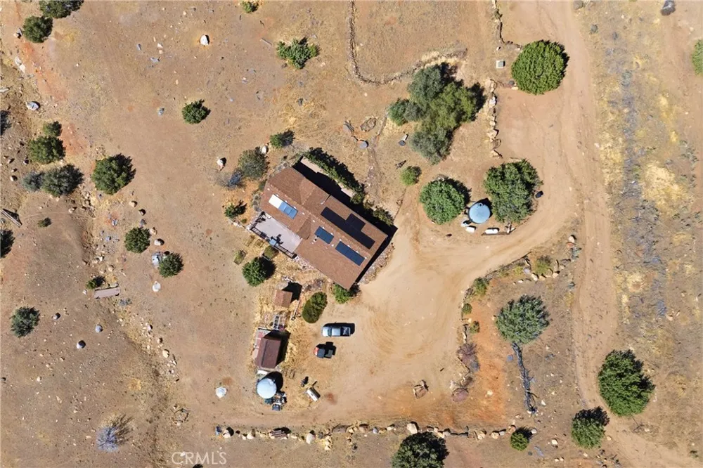 3743 Brooks Weldon, CA 93283