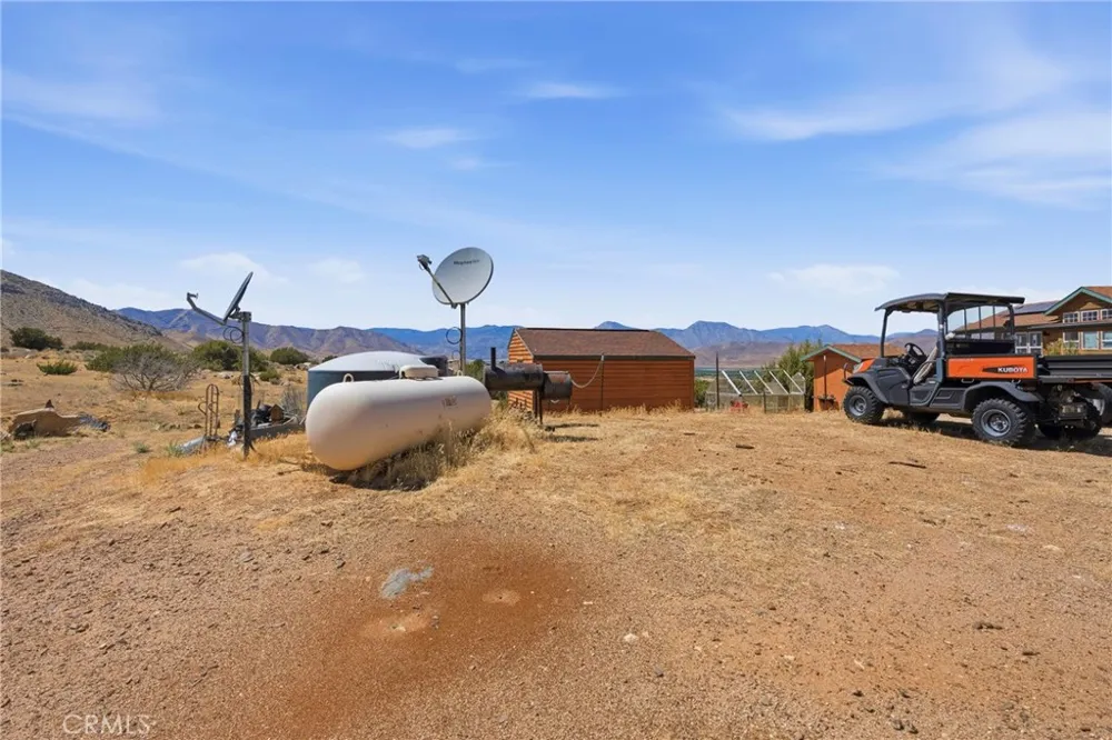 3743 Brooks Weldon, CA 93283