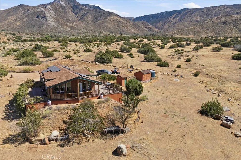3743 Brooks Weldon, CA 93283