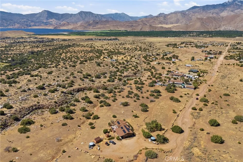 3743 Brooks Weldon, CA 93283