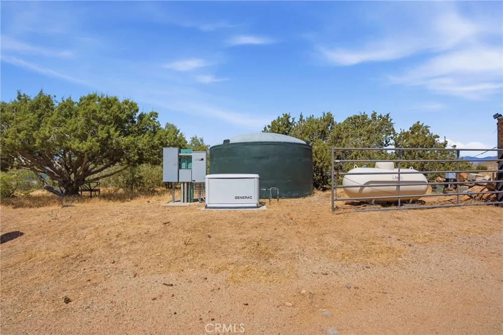 3743 Brooks Weldon, CA 93283