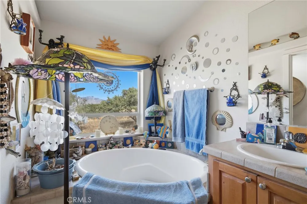 3743 Brooks Weldon, CA 93283