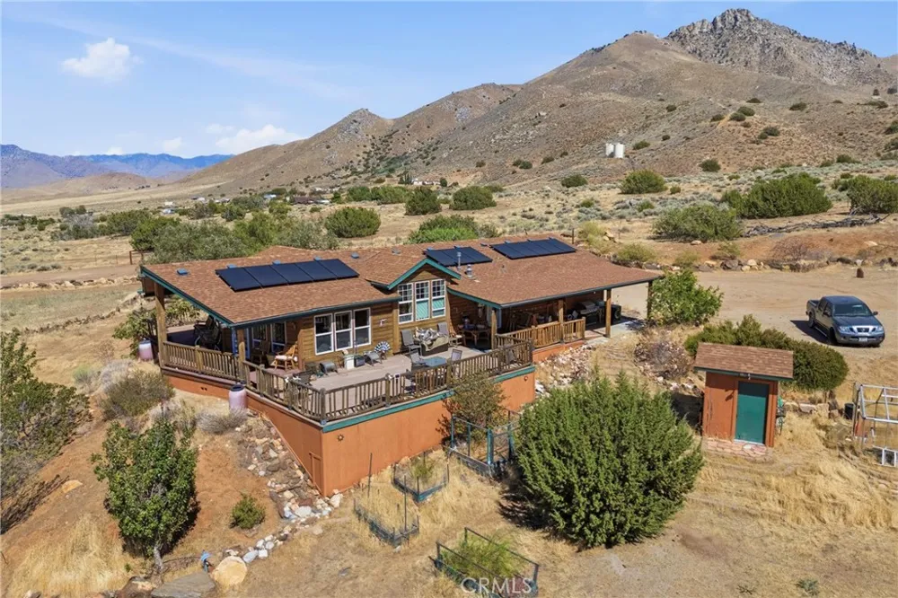 3743 Brooks Weldon, CA 93283