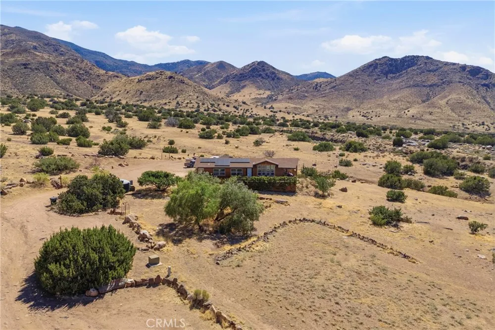 3743 Brooks Weldon, CA 93283