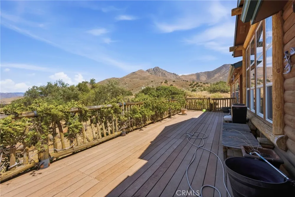 3743 Brooks Weldon, CA 93283