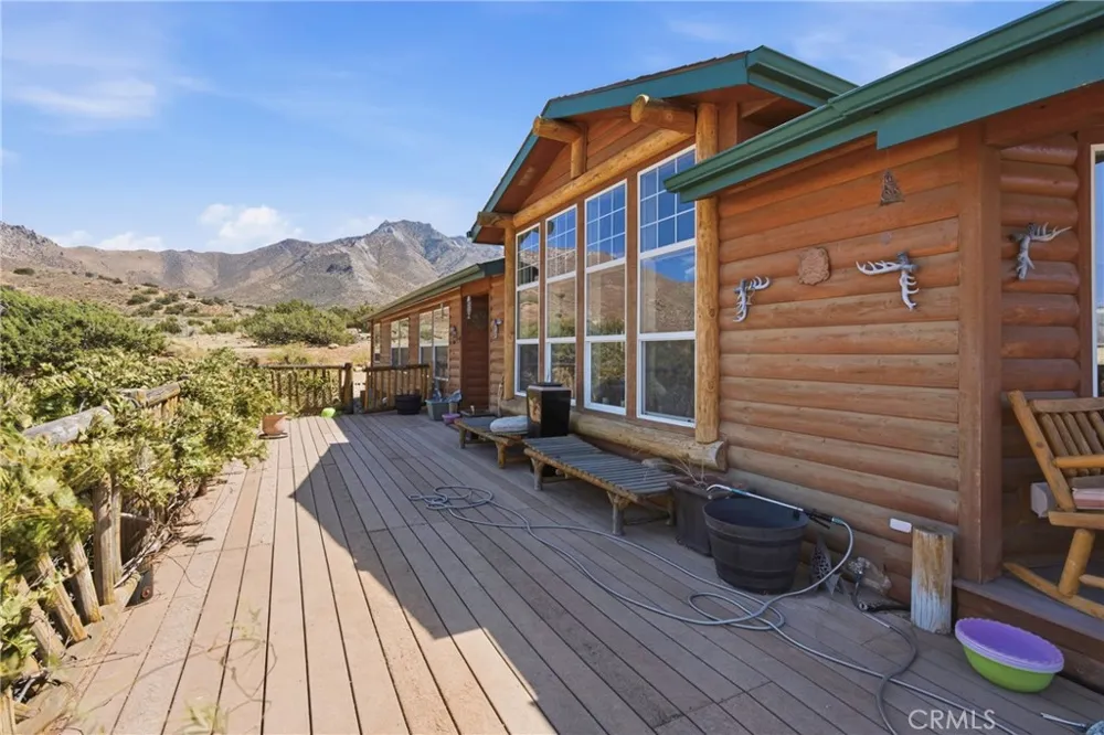 3743 Brooks Weldon, CA 93283
