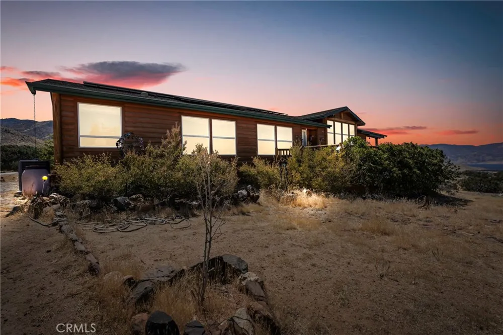 3743 Brooks Weldon, CA 93283
