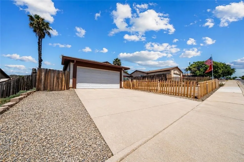 1458 Kent Escondido, CA 92027