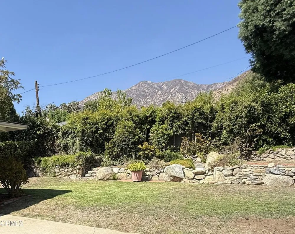 2387 Glen Canyon Road Altadena, CA 91001