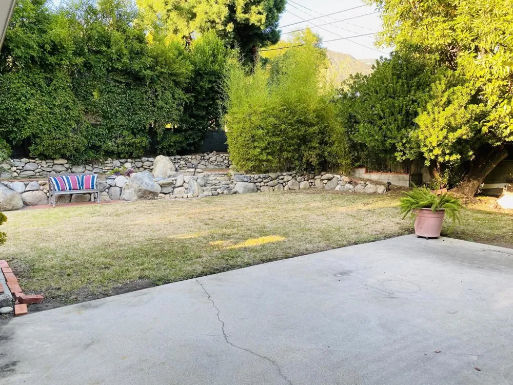 2387 Glen Canyon Road Altadena, CA 91001