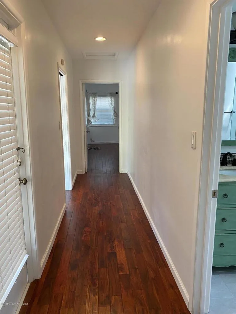2387 Glen Canyon Road Altadena, CA 91001