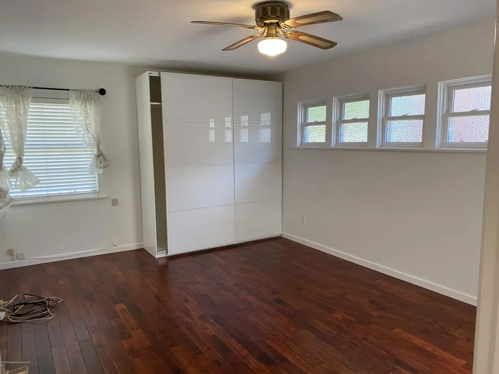 2387 Glen Canyon Road Altadena, CA 91001