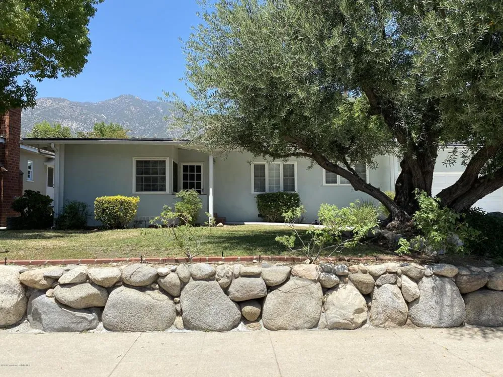 2387 Glen Canyon Road Altadena, CA 91001