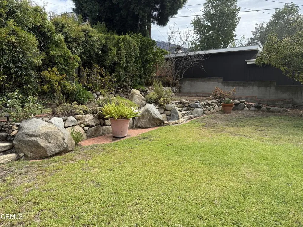 2387 Glen Canyon Road Altadena, CA 91001