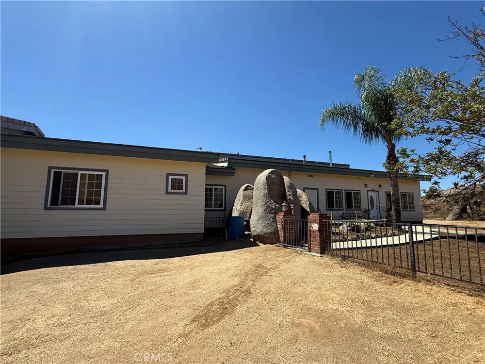 19862 Starmist Perris, CA 92570