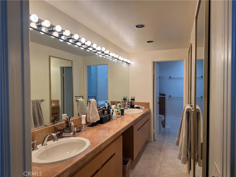 21927 Erie Lake Forest, CA 92630