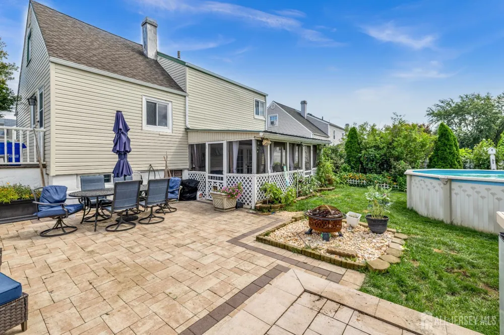 17 Carter Place Sayreville, NJ 08859