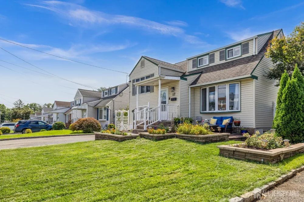 17 Carter Place Sayreville, NJ 08859
