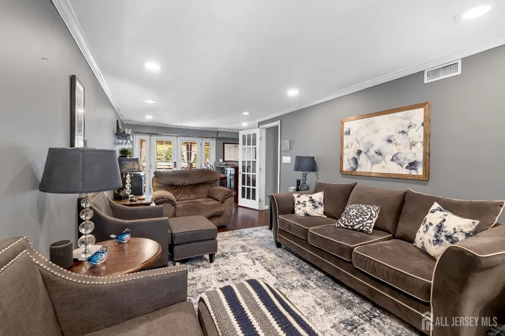 17 Carter Place Sayreville, NJ 08859