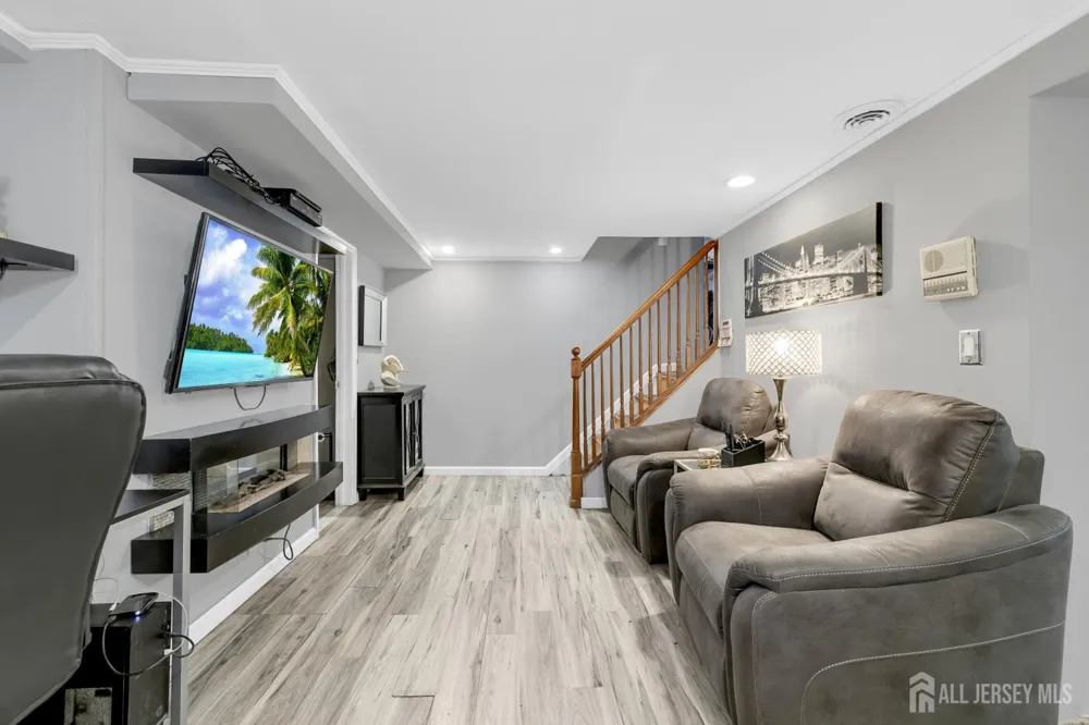 17 Carter Place Sayreville, NJ 08859