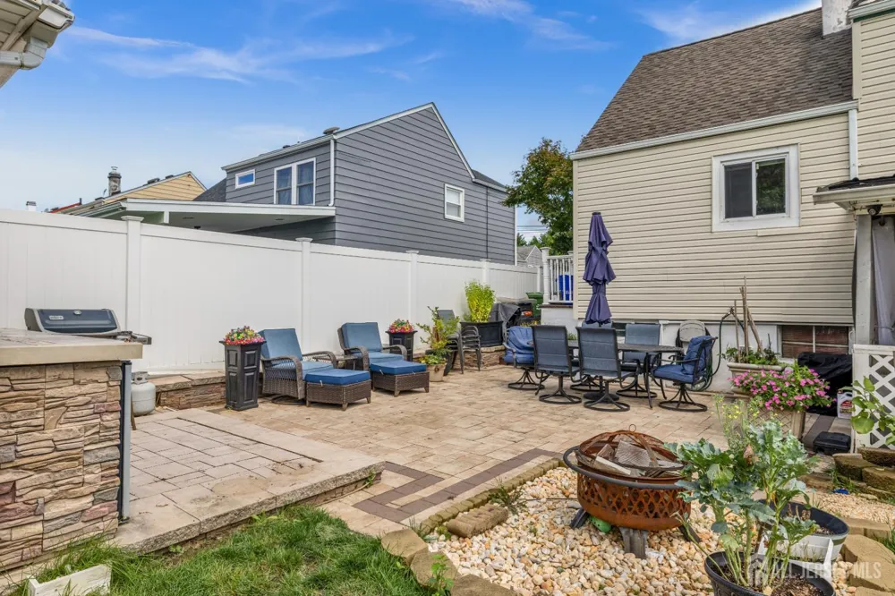 17 Carter Place Sayreville, NJ 08859