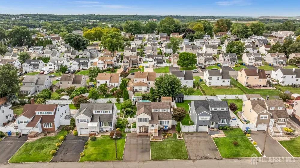17 Carter Place Sayreville, NJ 08859