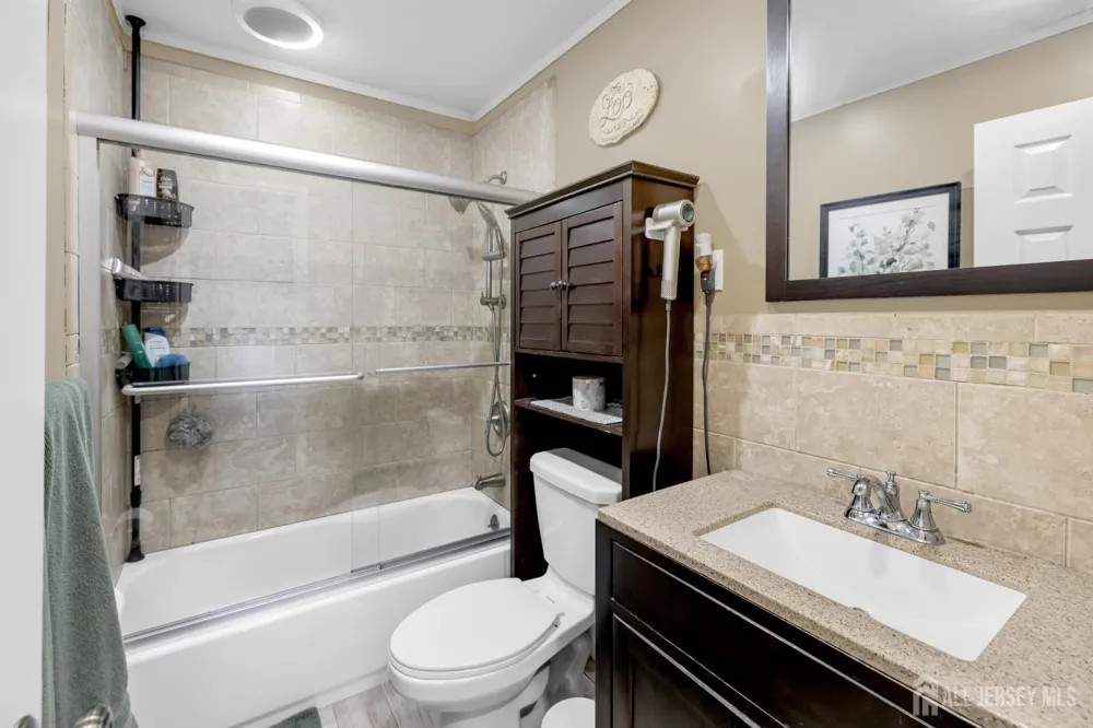 17 Carter Place Sayreville, NJ 08859