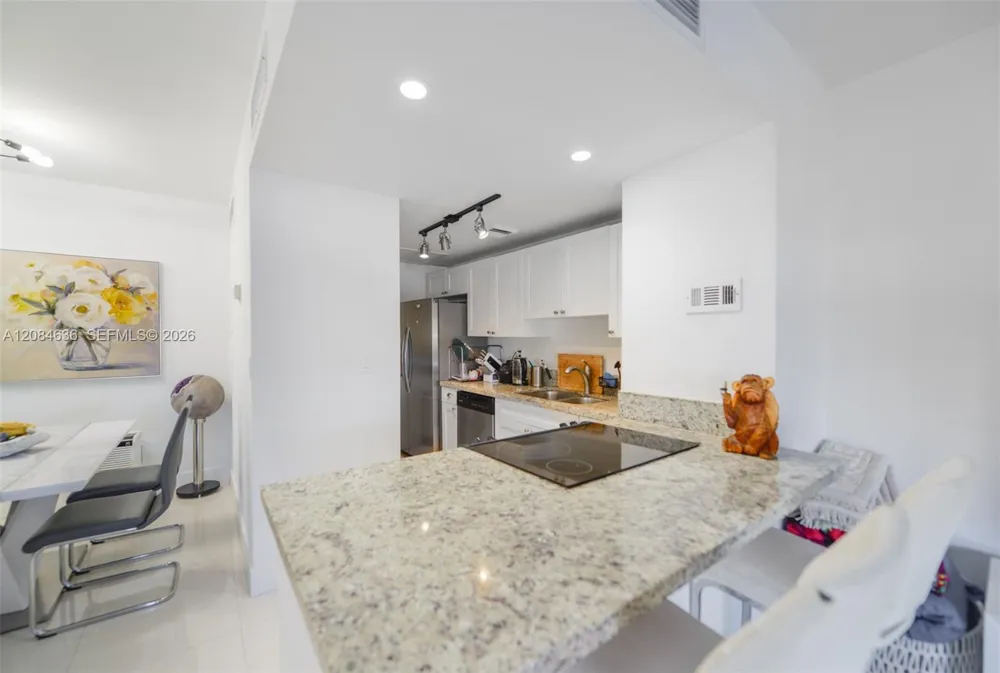 880 NE 69th St #5L Miami, FL 33138