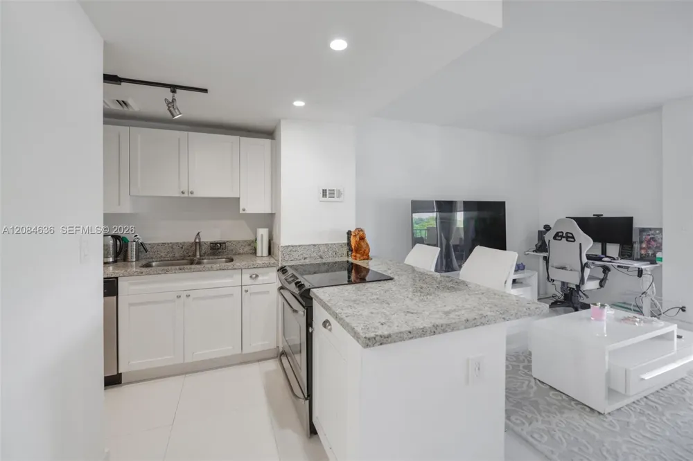 880 NE 69th St #5L Miami, FL 33138