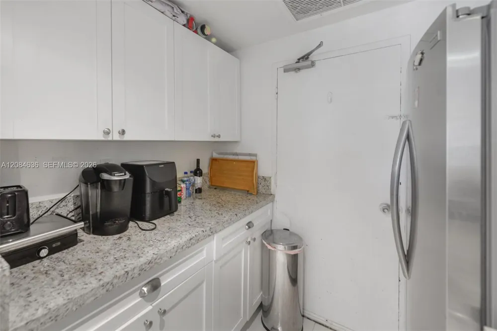 880 NE 69th St #5L Miami, FL 33138