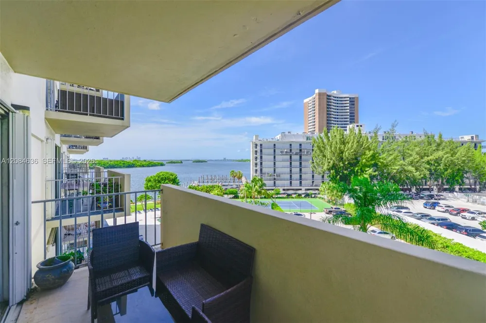 880 NE 69th St #5L Miami, FL 33138