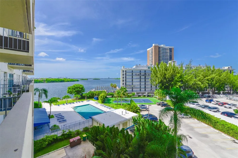 880 NE 69th St #5L Miami, FL 33138