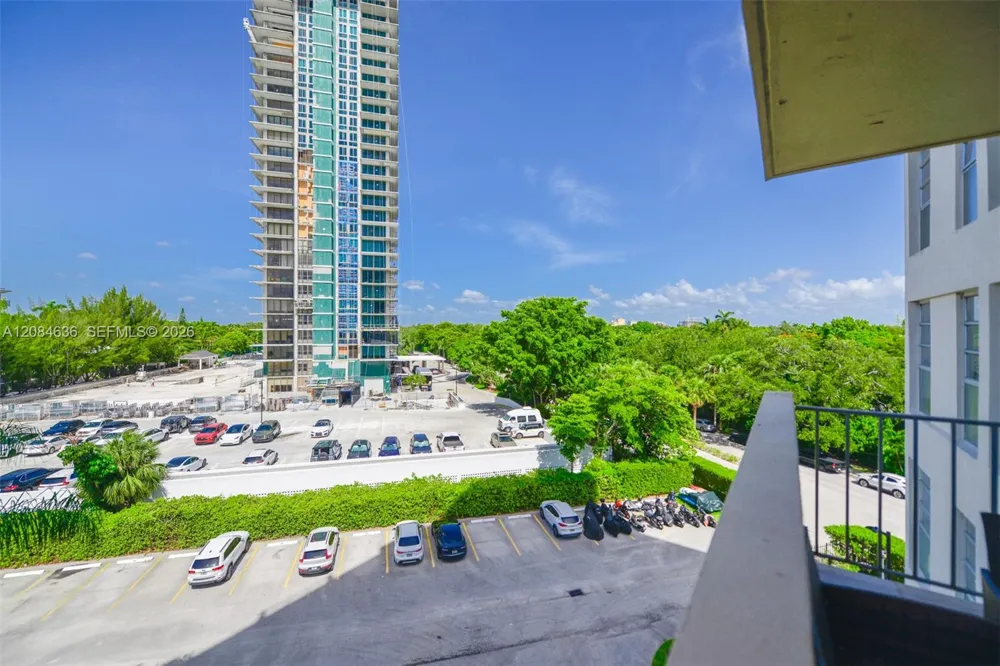 880 NE 69th St #5L Miami, FL 33138