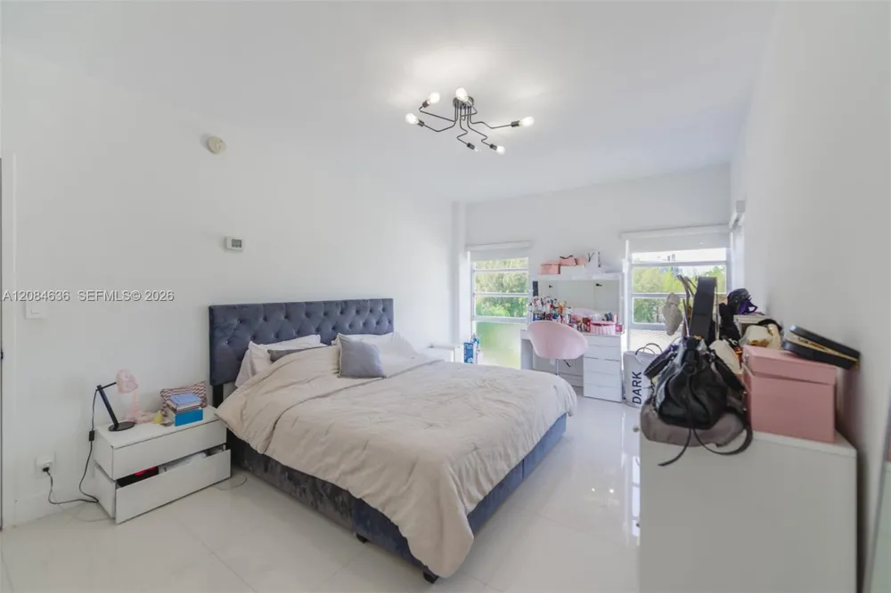 880 NE 69th St #5L Miami, FL 33138