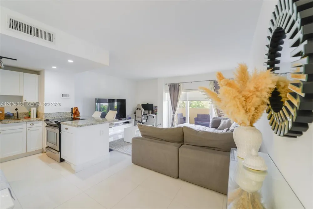 880 NE 69th St #5L Miami, FL 33138