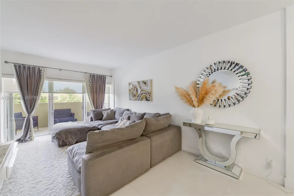 880 NE 69th St #5L Miami, FL 33138