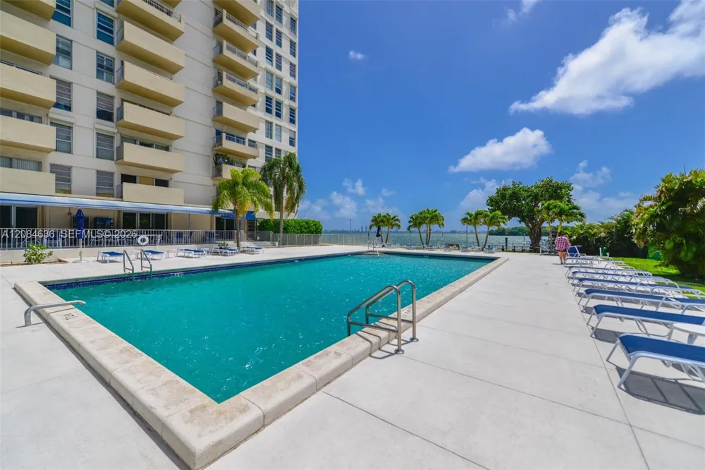 880 NE 69th St #5L Miami, FL 33138