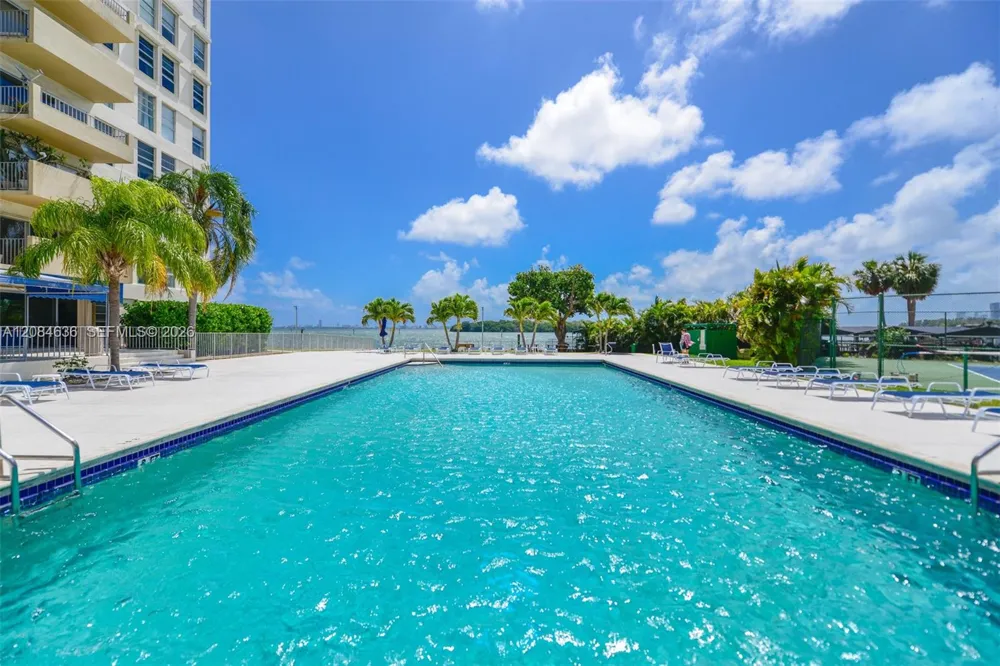 880 NE 69th St #5L Miami, FL 33138